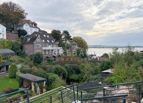 Elbblick nach Südosten - Befristet: A+-Neubau im oberen Treppenviertel! 4-5-Zi.-Einfamilienhaus mit herrlichem (Elb-)Blick