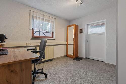 Büro + seitlicher Eingang - 