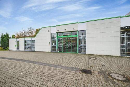 Rechte Hallenhälfte - 