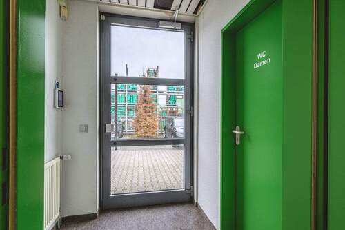 Zugang in die Büroeinheit, rechte Halle - 