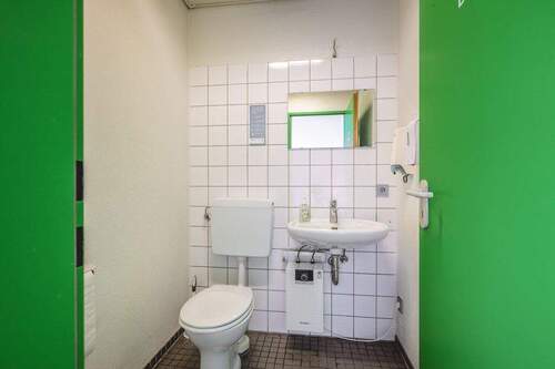 Sanitäre Anlage der rechten Hallenhälfte - 