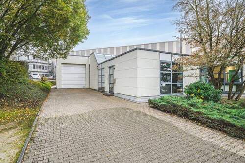 Linke Hallenhälfte - Halle zum Kaufen in Aachen