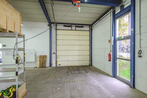 Zufahrtstor der lineken Halle - 