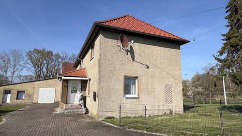 Haus mit angebauter Scheune - 