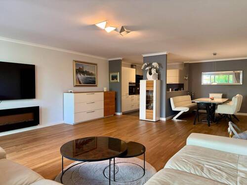 Wohn-/ Esszimmer mit offener Küche - 3 Zimmer Etagenwohnung in Offenbach