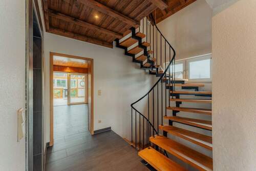 Diele - 8 Zimmer Einfamilienhaus zum Kaufen in Bergisch Gladbach