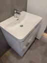 Bad mit Waschtisch und Schrank - 