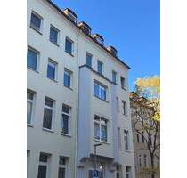 Vollständig neu renovierte 3-Zimmer-Wohnung mit herrlichem Balkon in den Innenhof in der beliebten Südstadt von Hannover