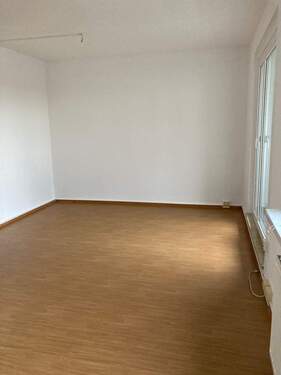 Wohnzimmer - 4 Zimmer Etagenwohnung zur Miete in Dessau-Roßlau