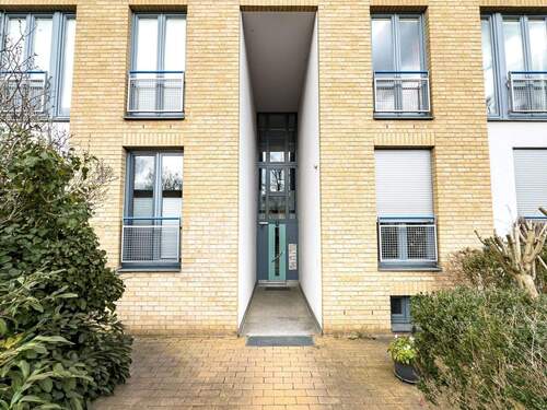 Hauseingang - 3 Zimmer Etagenwohnung in Falkensee