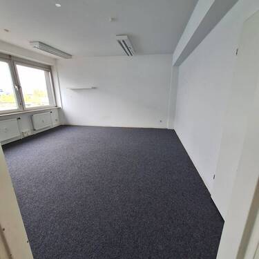 7 - Büro mit 125,00 m&sup2; in Frankfurt am Main zur Miete