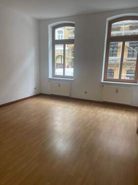 02 Wohn- Schlafzimmer - 1 Zimmer Etagenwohnung in plauen