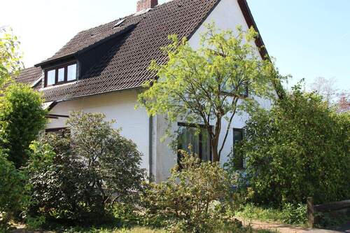 EINFAMILIENHAUS MIT TRAUMHAFTEN GARTEN - Grosses Einfamilienhaus mit Garage und riesigem Garten in guter Lage von Tostedt