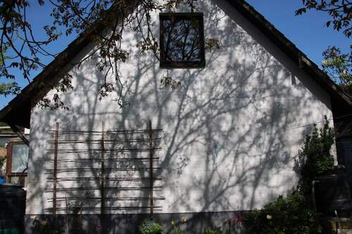 HAUS RÜCKSEITE MIT BLICK IN DEN GARTEN - 