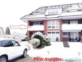 Ansicht von hinten - Balkon und PKW-Stellplatz - 