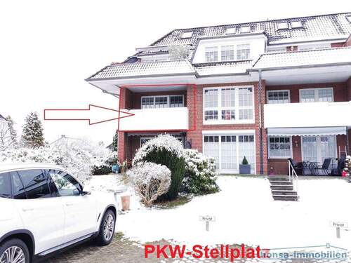 Ansicht von hinten - Balkon und PKW-Stellplatz - 