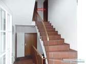 Treppenhaus - Wohnungstür rechts oben - 