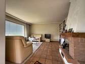 Wohnzimmer mit Kamin - 7 Zimmer Einfamilienhaus in Kippenheim
