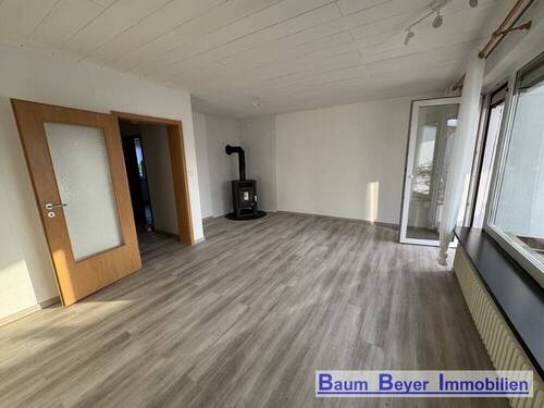 Wohn-/Esszimmer mit Kaminofen - 5 Zimmer Reihenmittelhaus in Bovenden