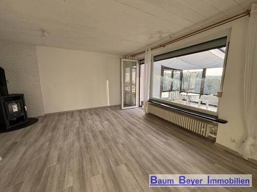 Wohn-/Esszimmer mit Kaminofen - Reihenmittelhaus mit 97,00 m&sup2; in Bovenden zum Kaufen