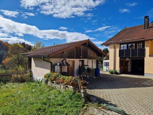 Nebengebäude-Hofeinfahrt - 1 Zimmer Einfamilienhaus zum Kaufen in Kirchberg im Wald / Raindorf
