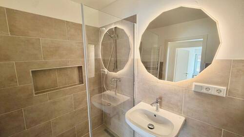 Modernes Badezimmer - 