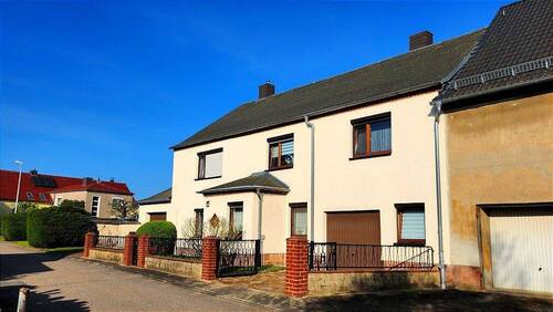 1 - Großzügiges Einfamilienhaus mit Garten, Terrasse & Garage in dörflicher Lage