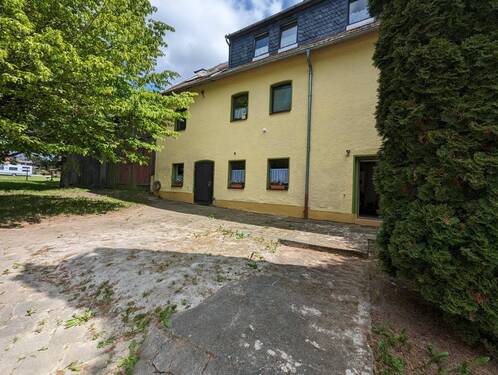 Wohnhaus Rückseite - 1 Zimmer Mehrfamilienhaus, Wohnhaus in Weischlitz