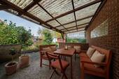 200-8680_ueberdachte_Terrasse_gestaged - 2 Zimmer Einfamilienhaus zum Kaufen in Uetersen