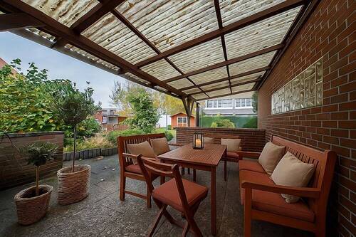 200-8680_ueberdachte_Terrasse_gestaged - 2 Zimmer Einfamilienhaus zum Kaufen in Uetersen