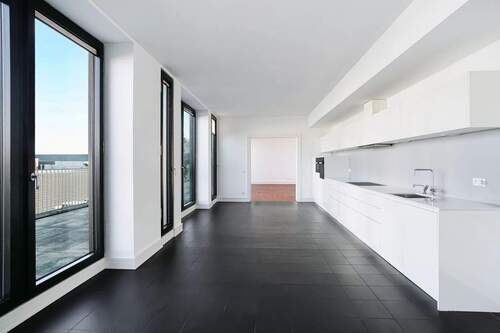 Küche und Essbereich - 5 Zimmer Etagenwohnung in Berlin