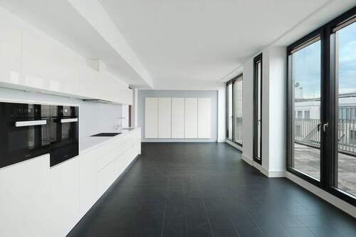 Küche und Essbereich - Etagenwohnung mit 335,00 m&sup2; in Berlin zur Miete