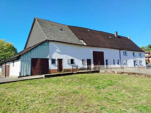 Ansicht - Perfekt für Pferdeliebhaber: Familienhaus mit Stall & Scheune auf großzügigem Grundstück