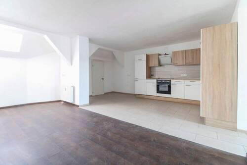 Wohnzimmer mit Küche - 4 Zimmer Einfamilienhaus in Magdeburg