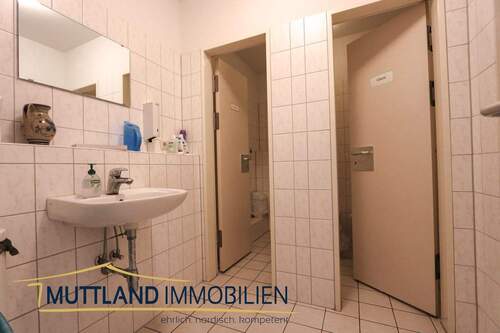 WCs auf jeder Etage (unterschiedlich in Ausstattung) - 