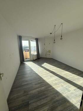 Zimmer 1 mit Balkonzugang - 