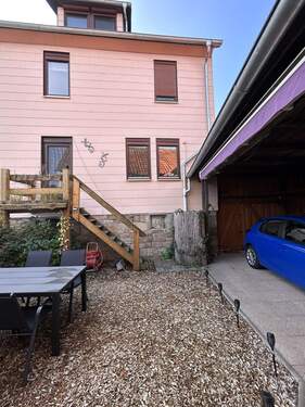 Rückseite mit Carport - 