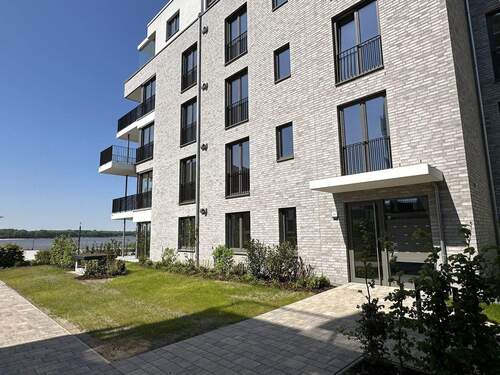 Hauseingang - Etagenwohnung mit 139,60 m&sup2; in Wedel zur Miete