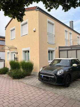 Vorderansicht Haus - Schönes Einfamilienhaus mit Garage in zentraler und ruhiger Lage in Neufahrn bei Freising