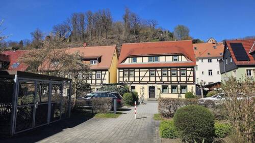 gegenüberliegende Häuserzeile - 