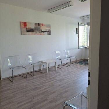 20250702_130945 - Praxisfläche ca. 125 m² - für Massagepraxis, Ergotherapie oder Kosmetik-Studio geeignet