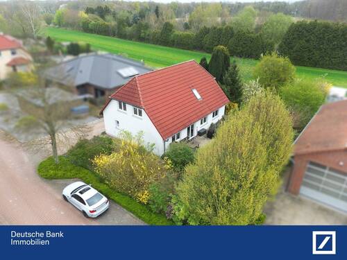 Bild 1 - Großzügiges Ein- oder Zweifamilienhaus in bevorzugter Feldrandlage!