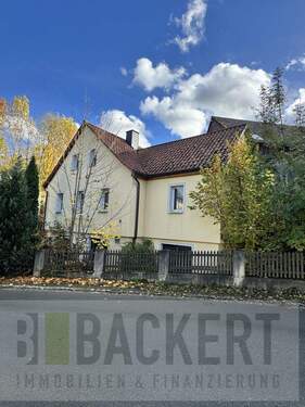 Ansicht Straßenseite - Sanierungs-Schnäppchen in Altenkunstadt - Maineck: Liebe auf den zweiten Blick!