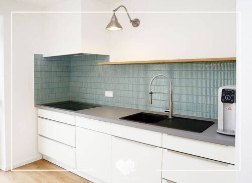 Küche mit Zugang zum Balkon - HELLE 2-ZIMMER- WOHNUNG MIT BALKON IN GERSTHOFEN