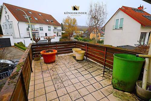 ...führt zum Balkon auf dem Garagendach... - 