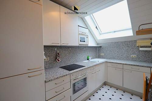 ...und der eingerichteten Küche. - 