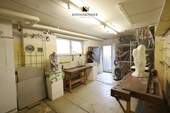 Im Keller das ehemalige Künsteratelier mit Ausgang zum Garten... - 
