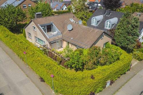 Drohnenaufnahme - 9 Zimmer Mehrfamilienhaus, Wohnhaus in Aachen