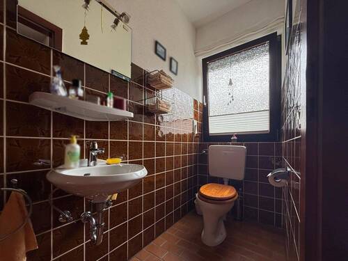 Gäste-WC - Einfamilienhaus mit 127,00 m² in Hannover zum Kaufen