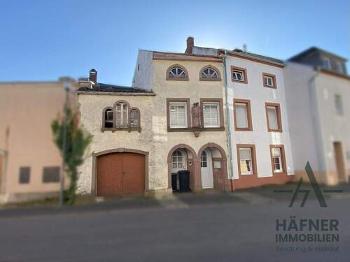 Straßenansicht_Titel - Historisches Wohnhaus mit Scheune im Herzen von Bitburg - viel Platz, viel Potenzial!